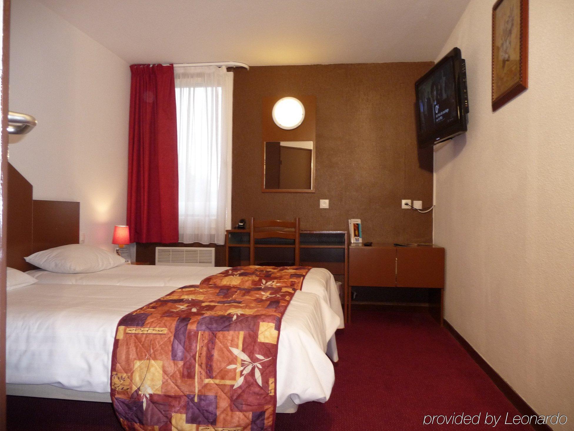 Logis Hotel Lons-Le-Saunier - Restaurant Le Grill Zimmer foto