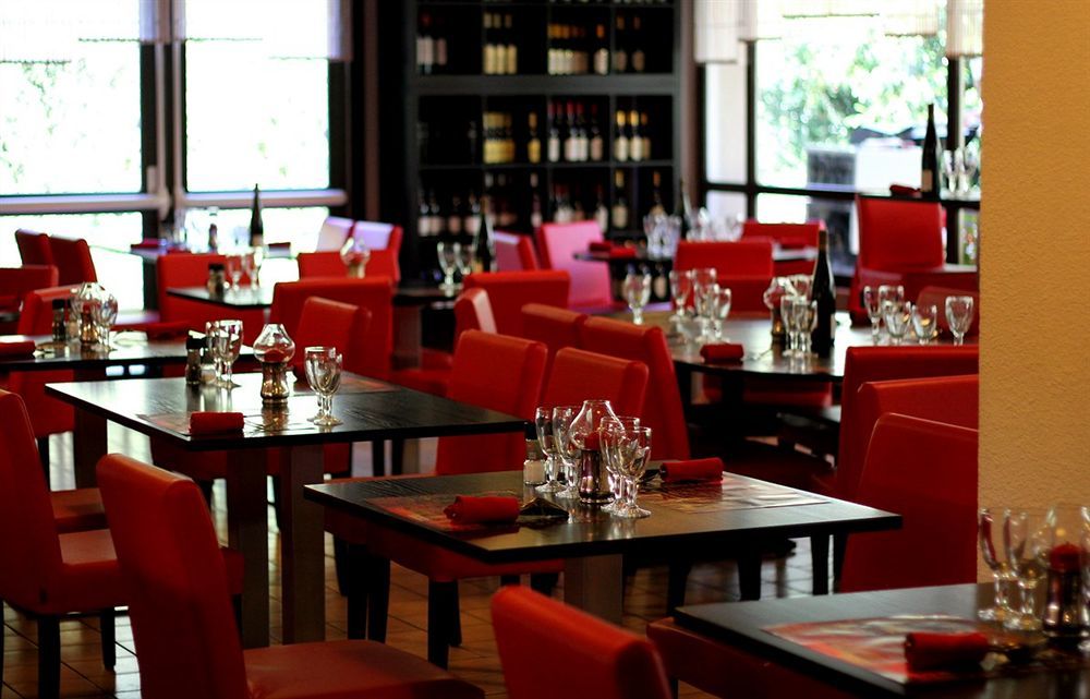 Logis Hotel Lons-Le-Saunier - Restaurant Le Grill Exterior foto
