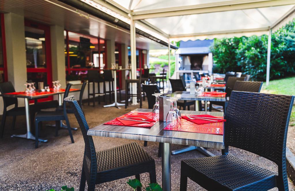 Logis Hotel Lons-Le-Saunier - Restaurant Le Grill Exterior foto