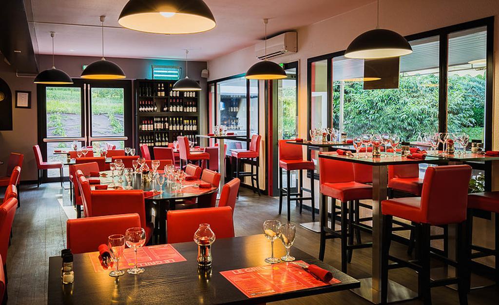 Logis Hotel Lons-Le-Saunier - Restaurant Le Grill Exterior foto