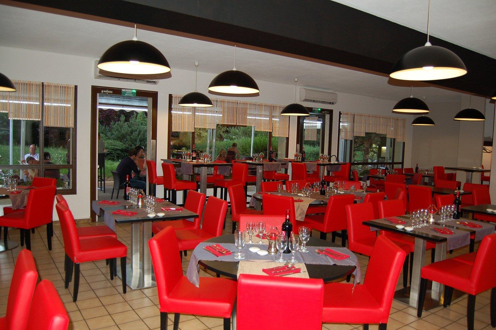 Logis Hotel Lons-Le-Saunier - Restaurant Le Grill Exterior foto