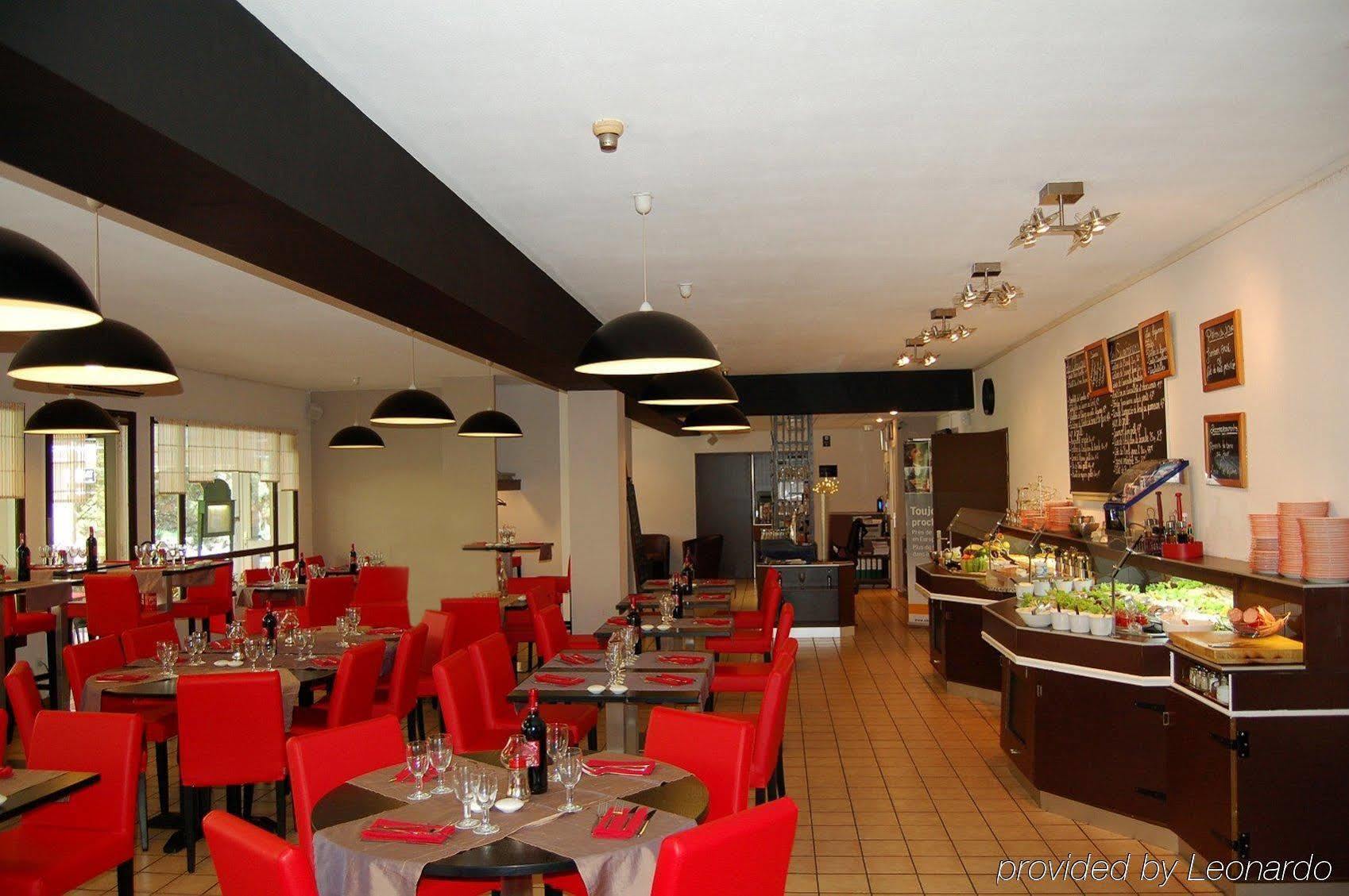 Logis Hotel Lons-Le-Saunier - Restaurant Le Grill Exterior foto