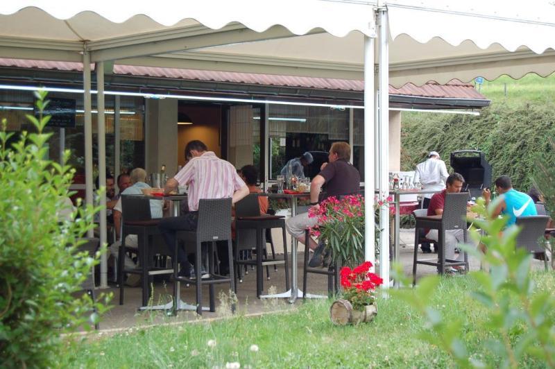 Logis Hotel Lons-Le-Saunier - Restaurant Le Grill Exterior foto