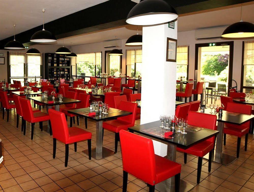 Logis Hotel Lons-Le-Saunier - Restaurant Le Grill Exterior foto
