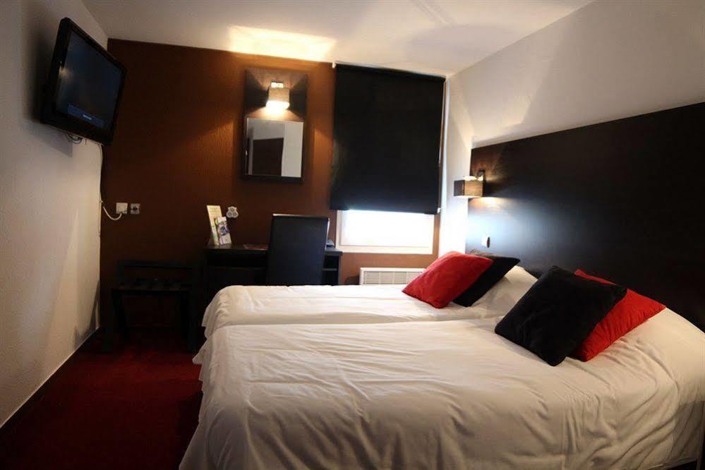 Logis Hotel Lons-Le-Saunier - Restaurant Le Grill Exterior foto